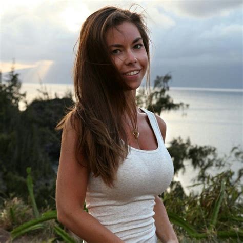 Katee Owen Height: How Tall Is She Really? - bioinkling.com