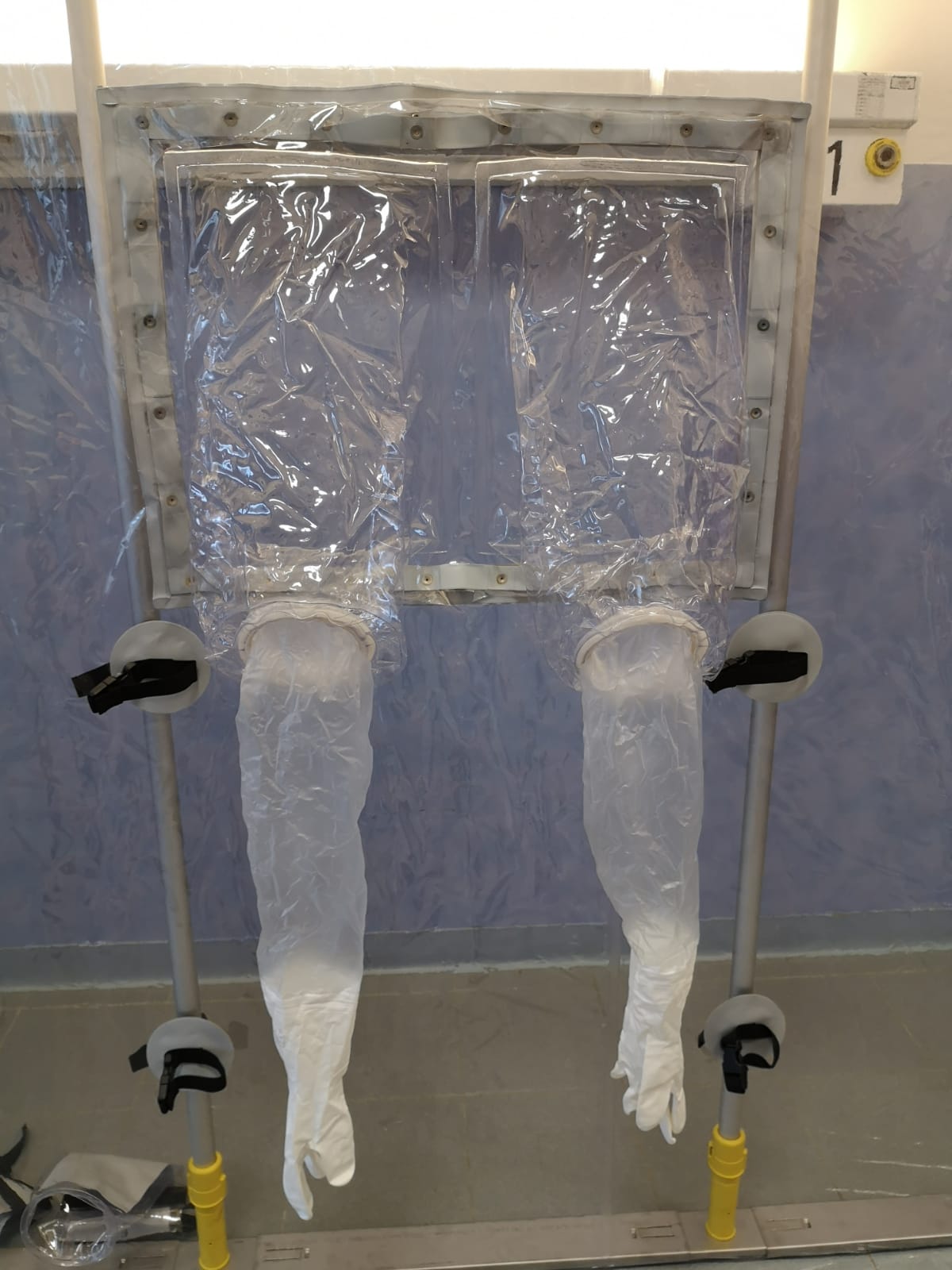 Chambers for biocontainment solutions