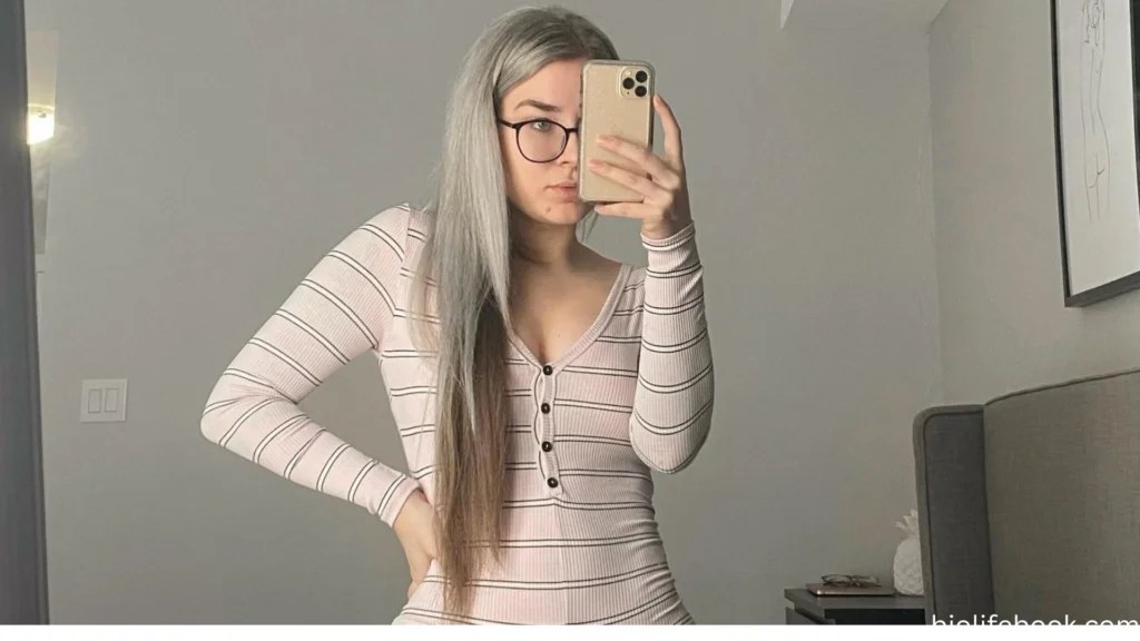 Jen Brett A Canadian Instagram model. Her Net Worth & Age 2025
