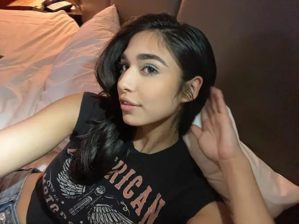 Reina Rae Biography, Age, Family, Images, Net Worth - Bioofy