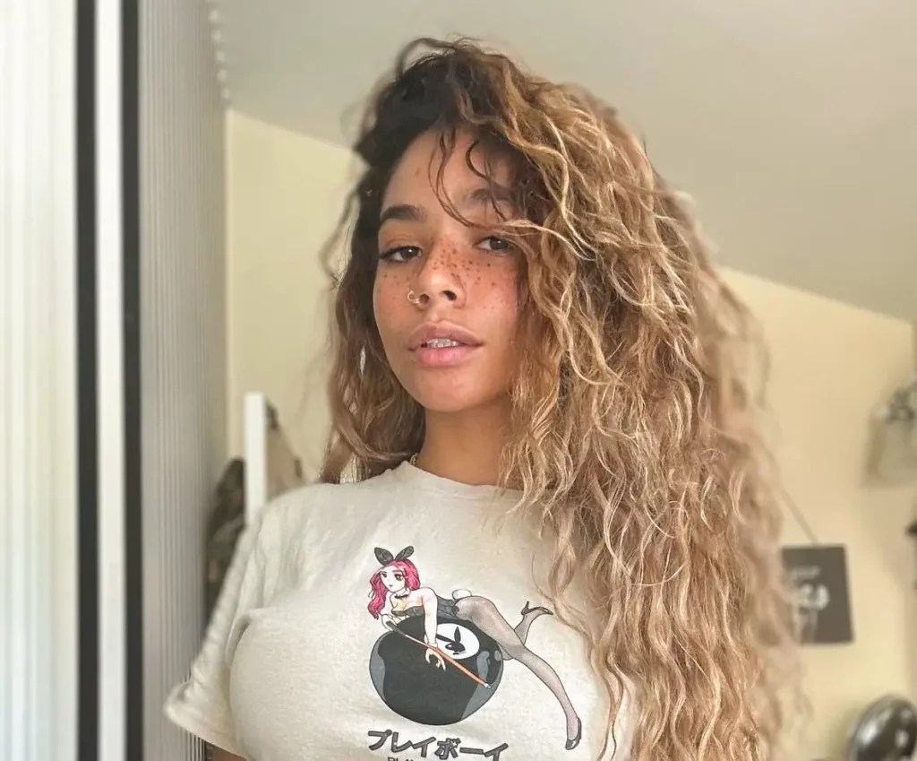 Helayna Marie Biography, Age, Images, Height, Net Worth Bioofy