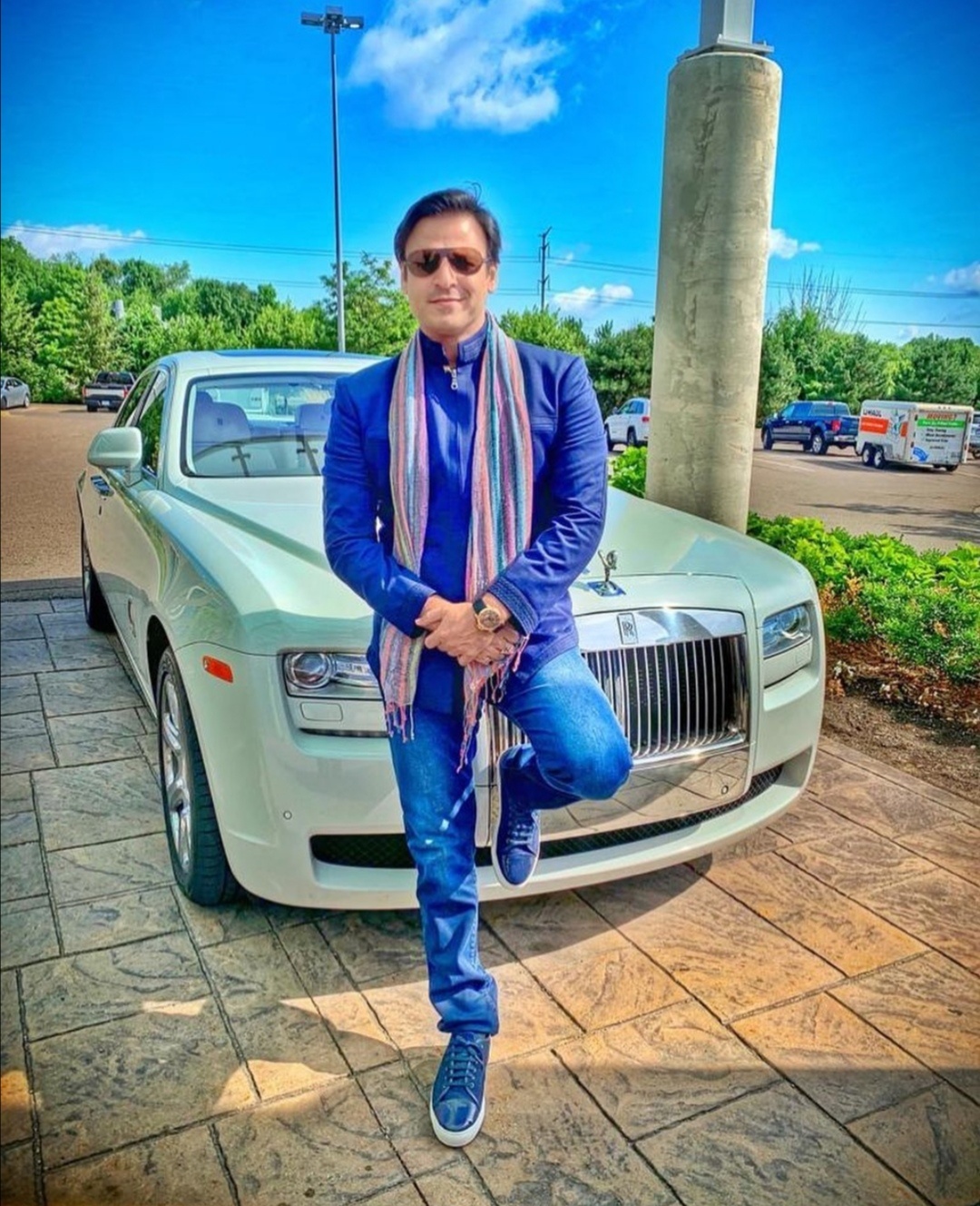 Vivek Oberoi Net Worth 2023 Salary, Lifestyle, Cars, Bio(014)