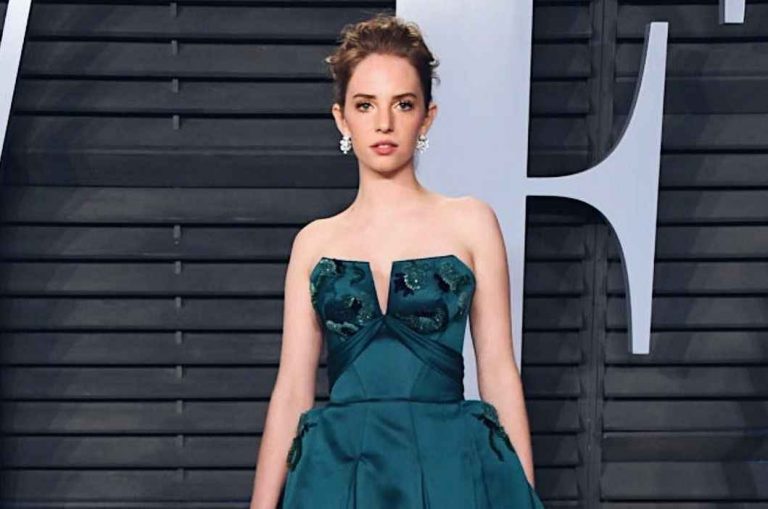 Maya Hawke Net Worth (Updated 2023) Bio Overview(019)