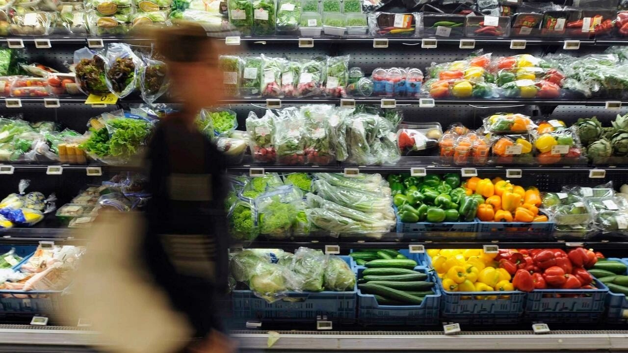 France to ban plastic packaging of fruits and vegetables ABA