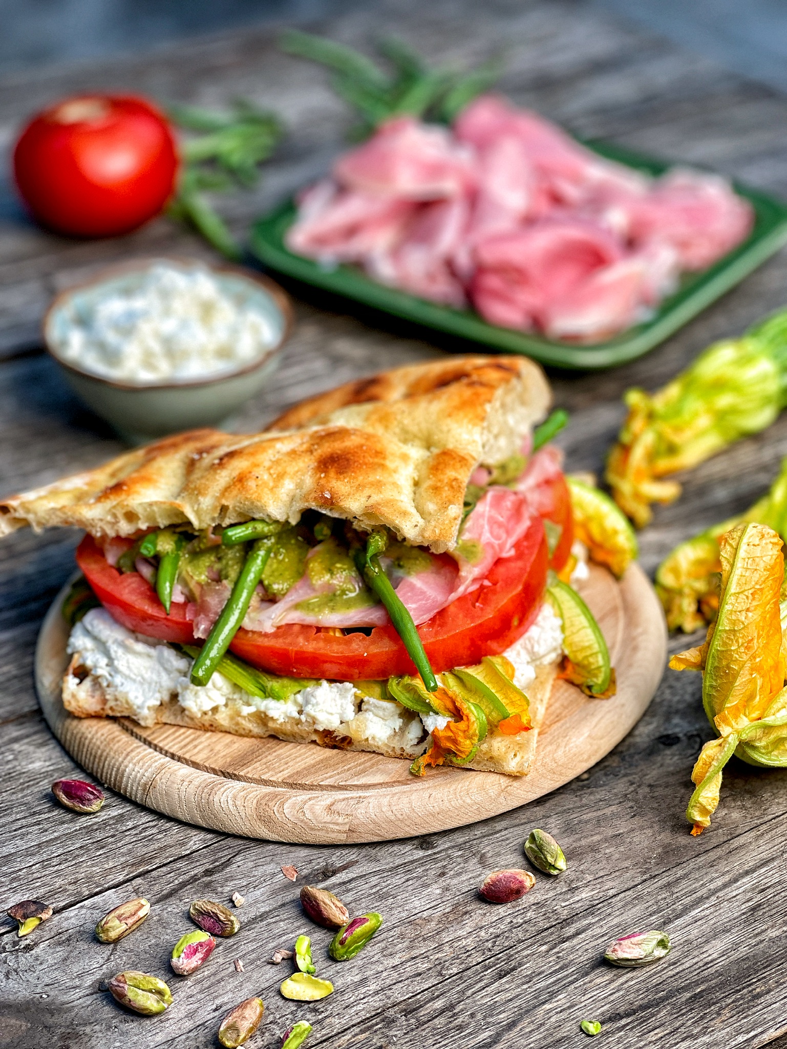 Panino con prosciutto cotto e verdure insieme a Chef Max Mariola