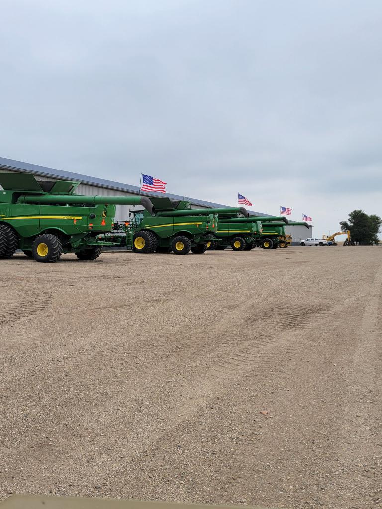 Flag Mounting Kit for NonHUR (13.5") John Deere® Combine Auger Tubes