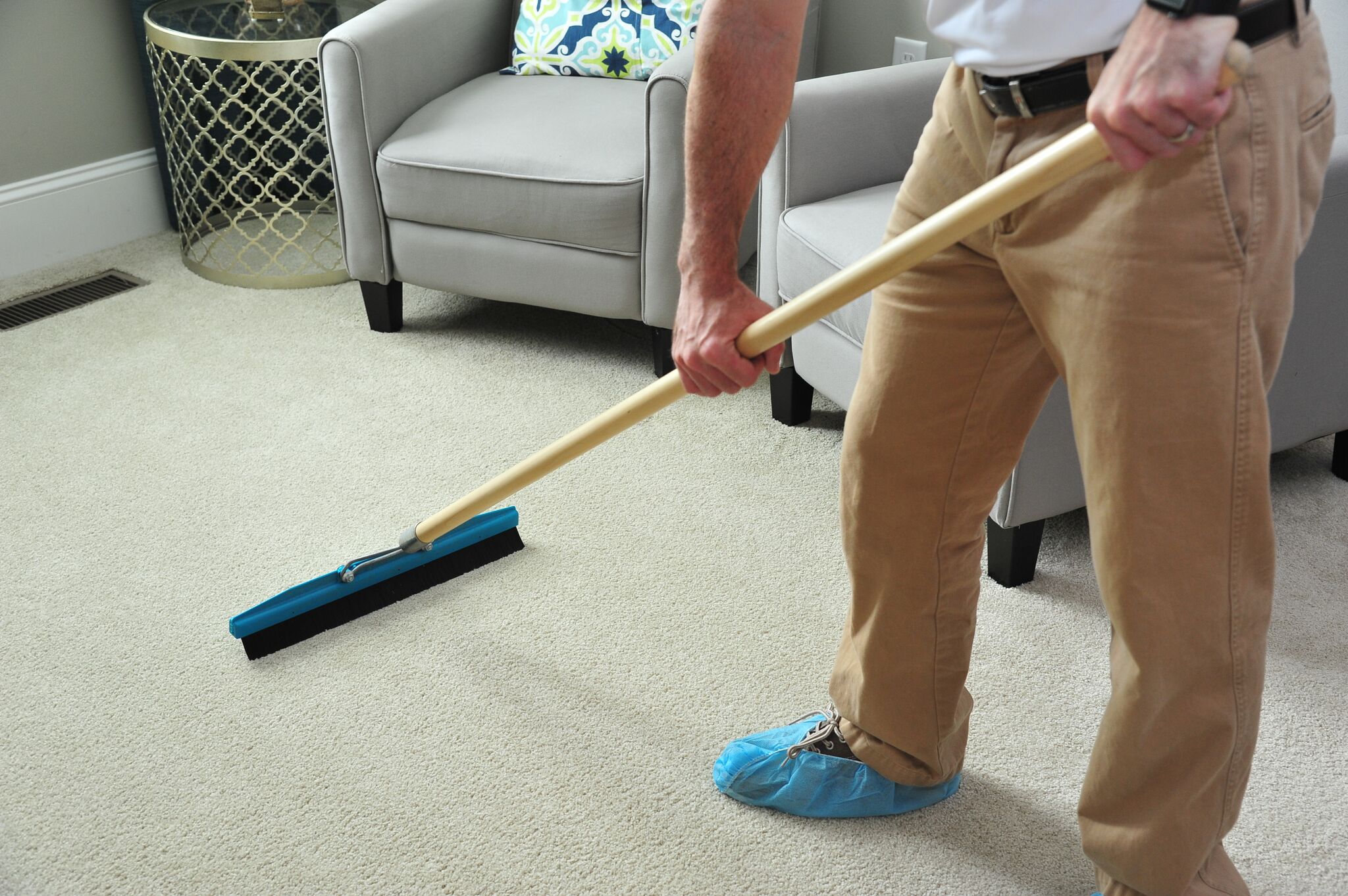 Should You Rent a Steamer or Hire a Professional Carpet Cleaner?