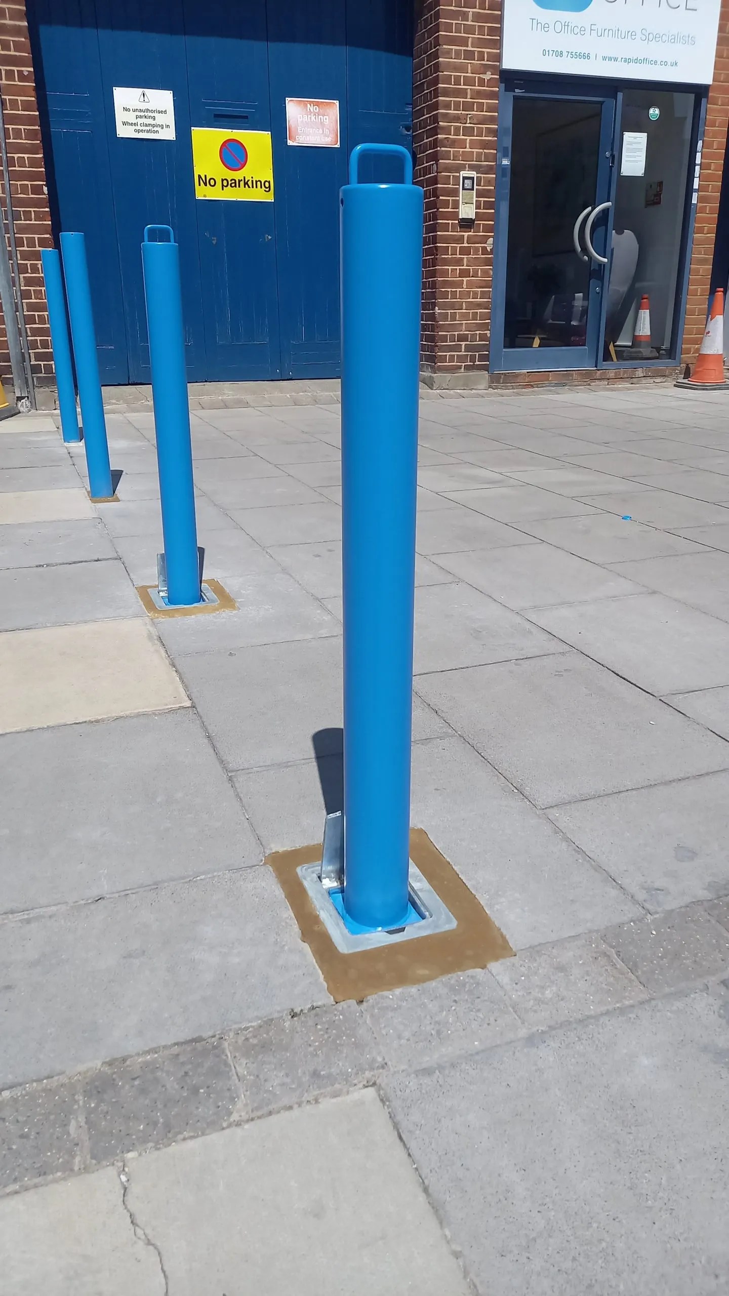 Removable Security Post / Bollard 900mm high Heavy Duty Bison
