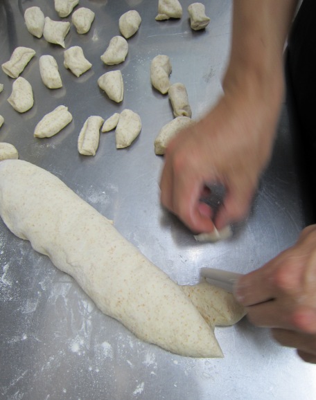 自家製　米粉＆全粒粉のパン　はちみつ風味