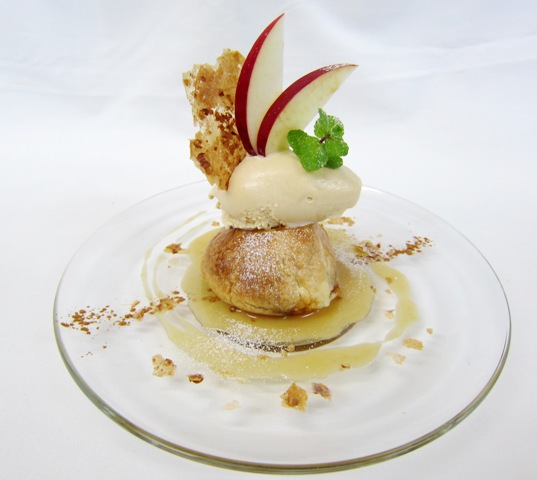 あつあつアップルパイ　シナモンアイス添え