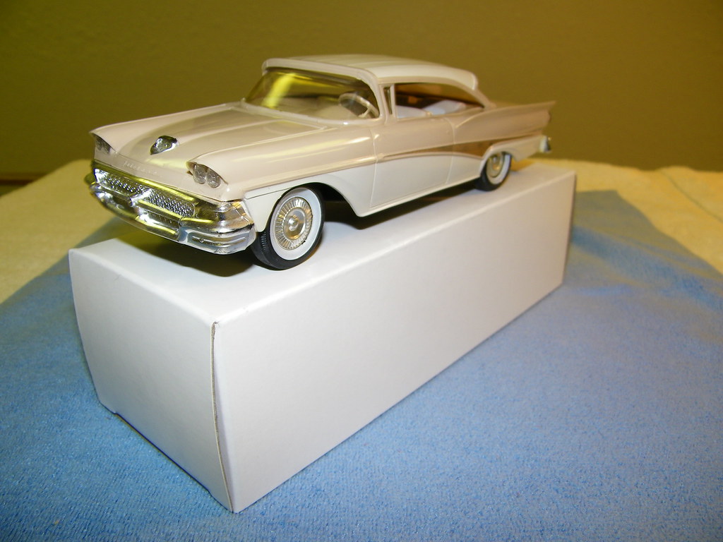 PLASTIC MODEL CARS FOR SALE