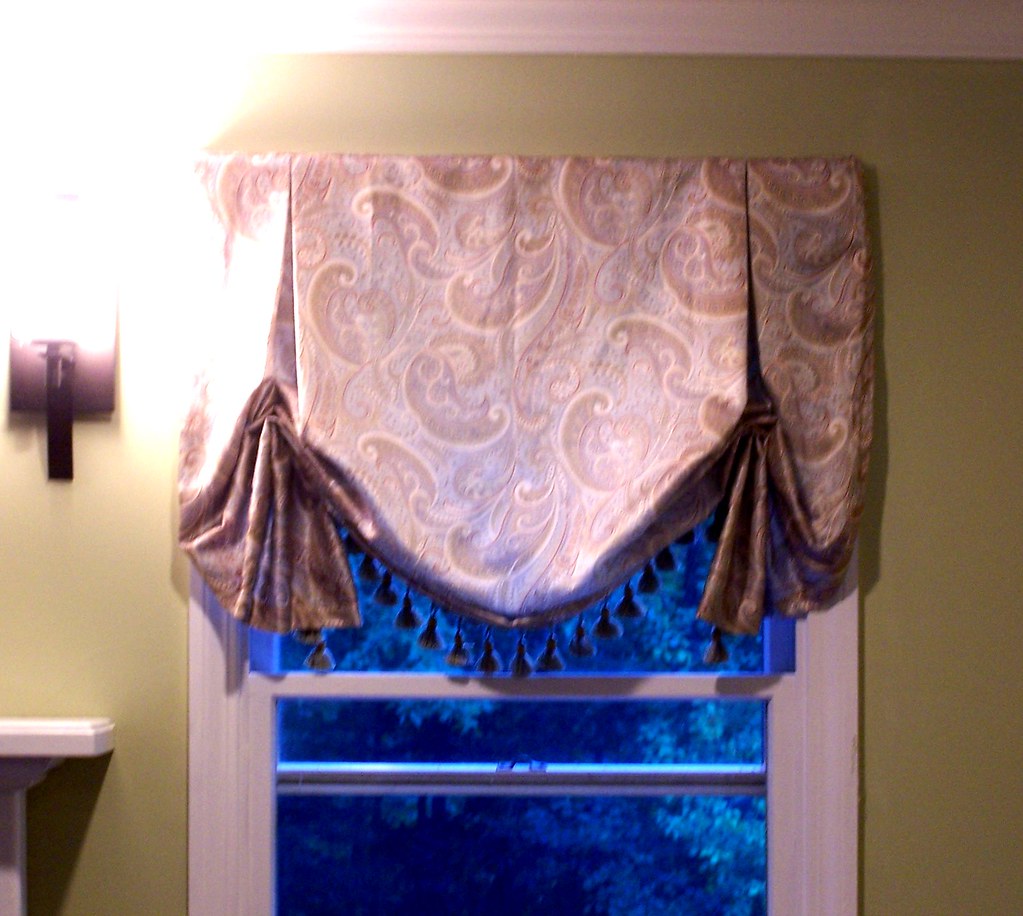 BALLOON SHADES WINDOW