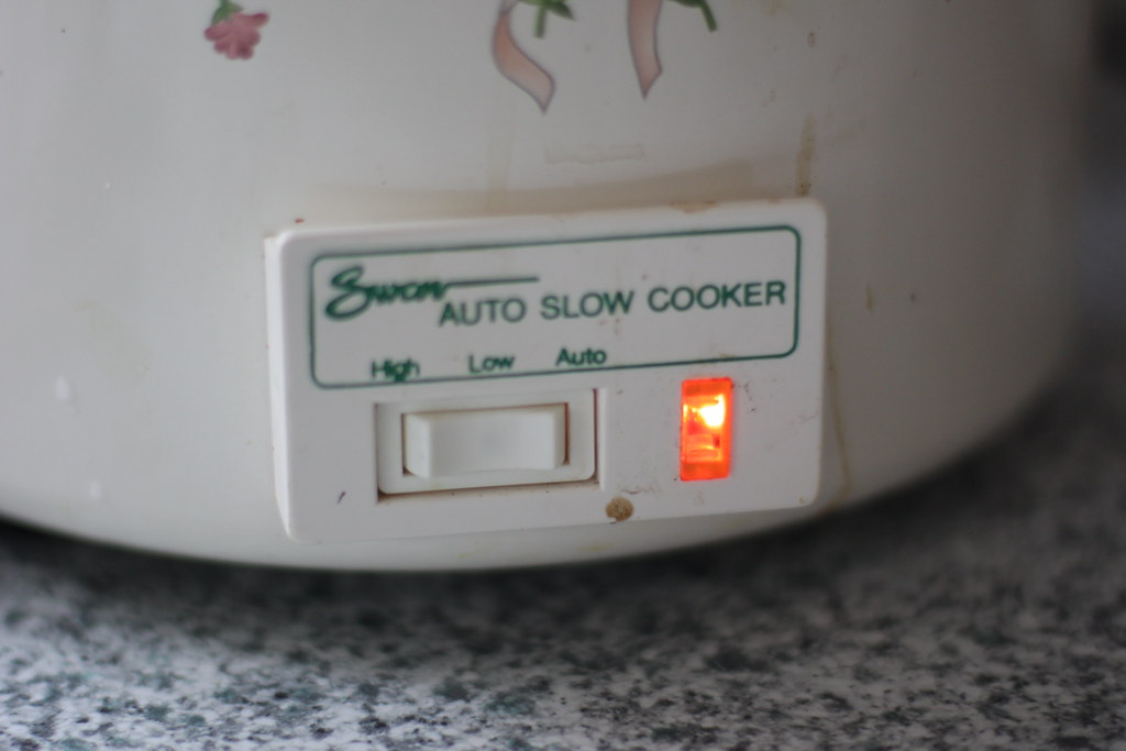 SLOW COOKER AUTO SETTING AUTO SETTING SLOW COOKER AUTO SETTING