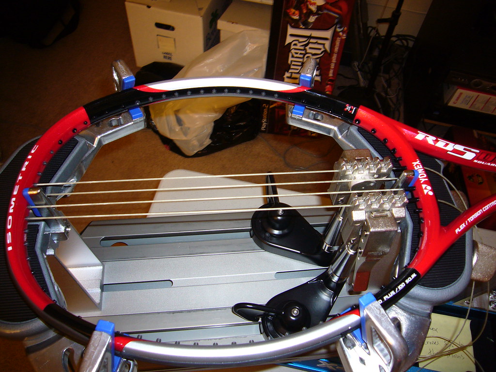 TENNIS RACKET STRING TENSION