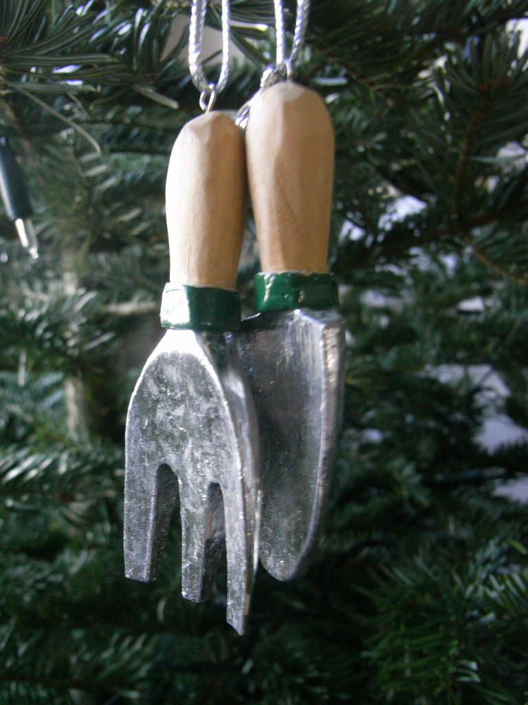 WOODEN GARDEN DECORATIONS