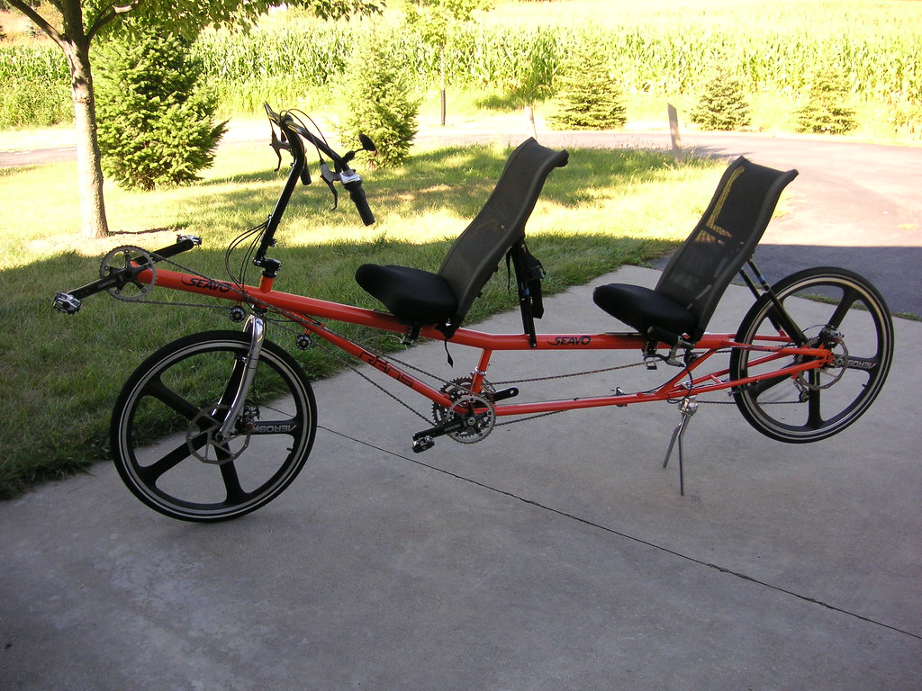 RECUMBENT TANDEM BICYCLE