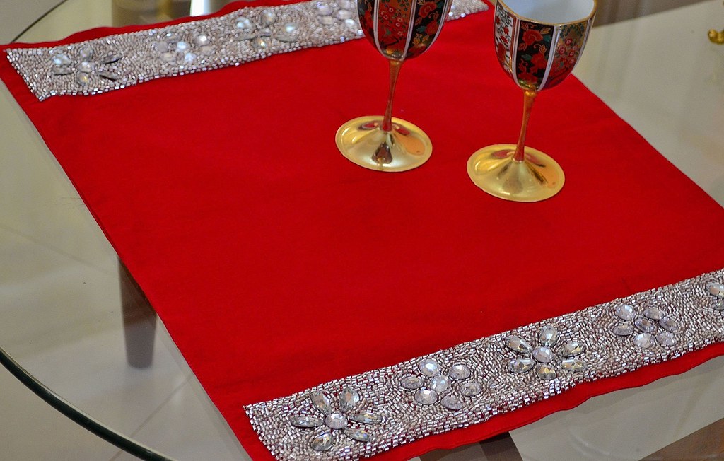 SILVER BEADED PLACEMATS BEADED PLACEMATS Silver beaded placemats