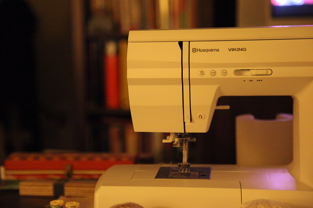 VIKING EMERALD 183 SEWING MACHINE