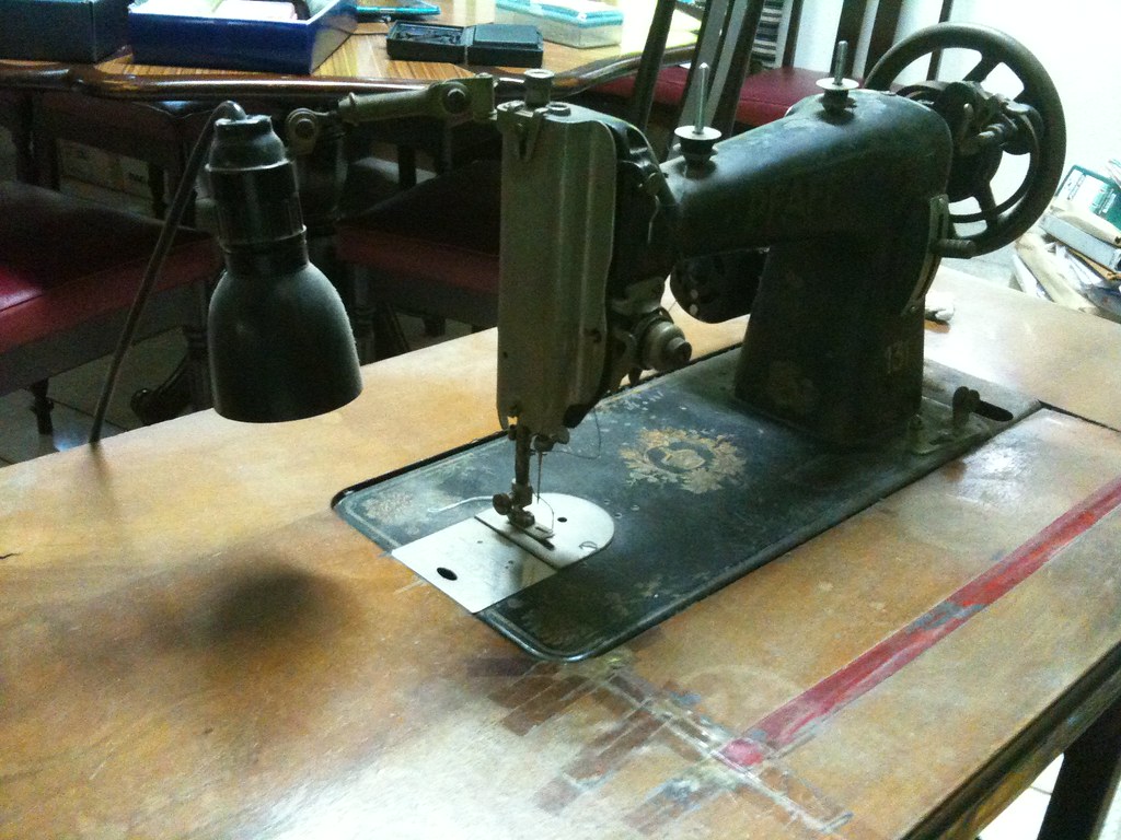 PFAFF 1475 CD SEWING MACHINE