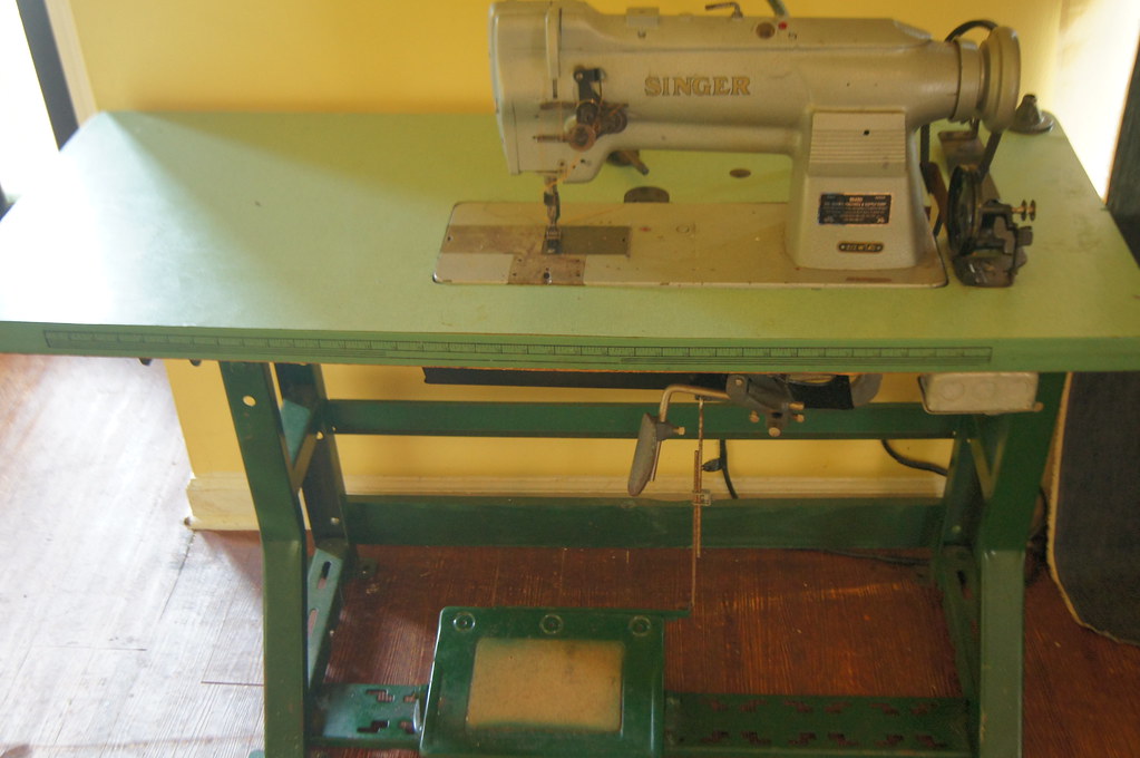 INDUSTRIAL SEWING MACHINE TABLES