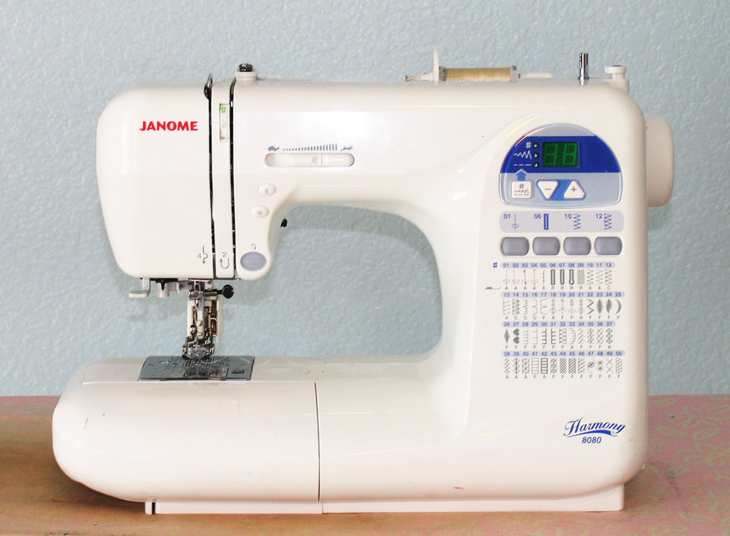JANOME 8080 SEWING MACHINE