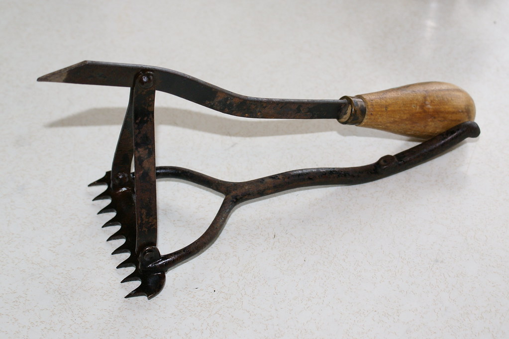 OLD CARPET TOOLS VINTAGE CARPET STRETCHERS