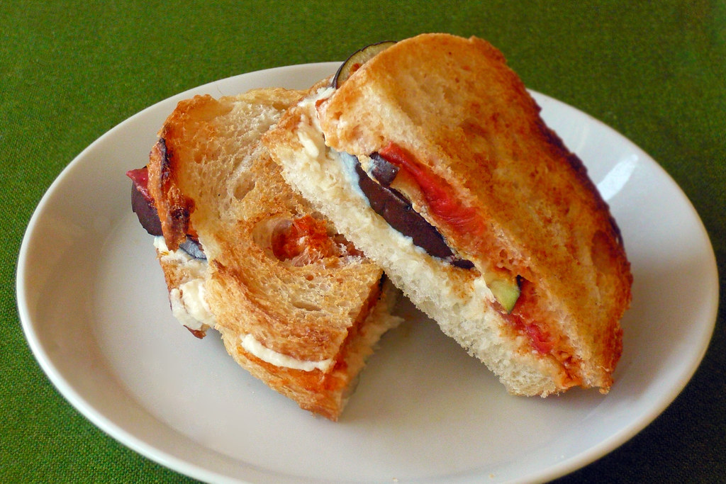TOASTER OVEN AND MICROWAVE COMBO