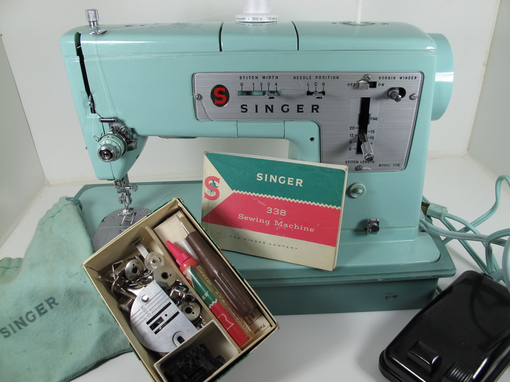 VINTAGE SINGER SEWING MACHINE MANUALS