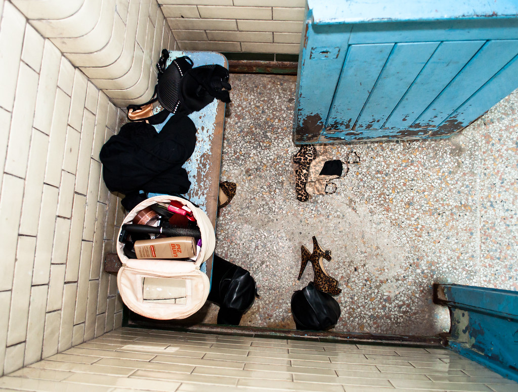 SCHOOL CHANGING ROOM HIDDEN CAMERA