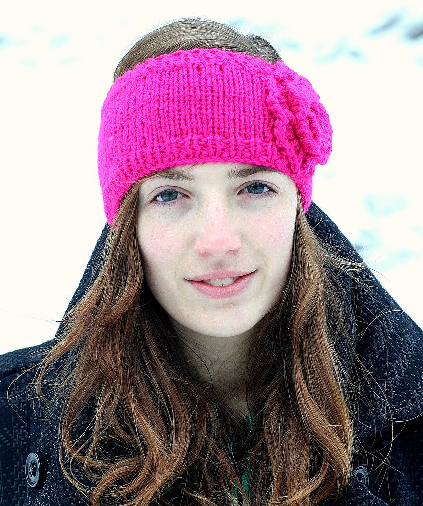 KNITTED HEADBAND WITH FLOWER