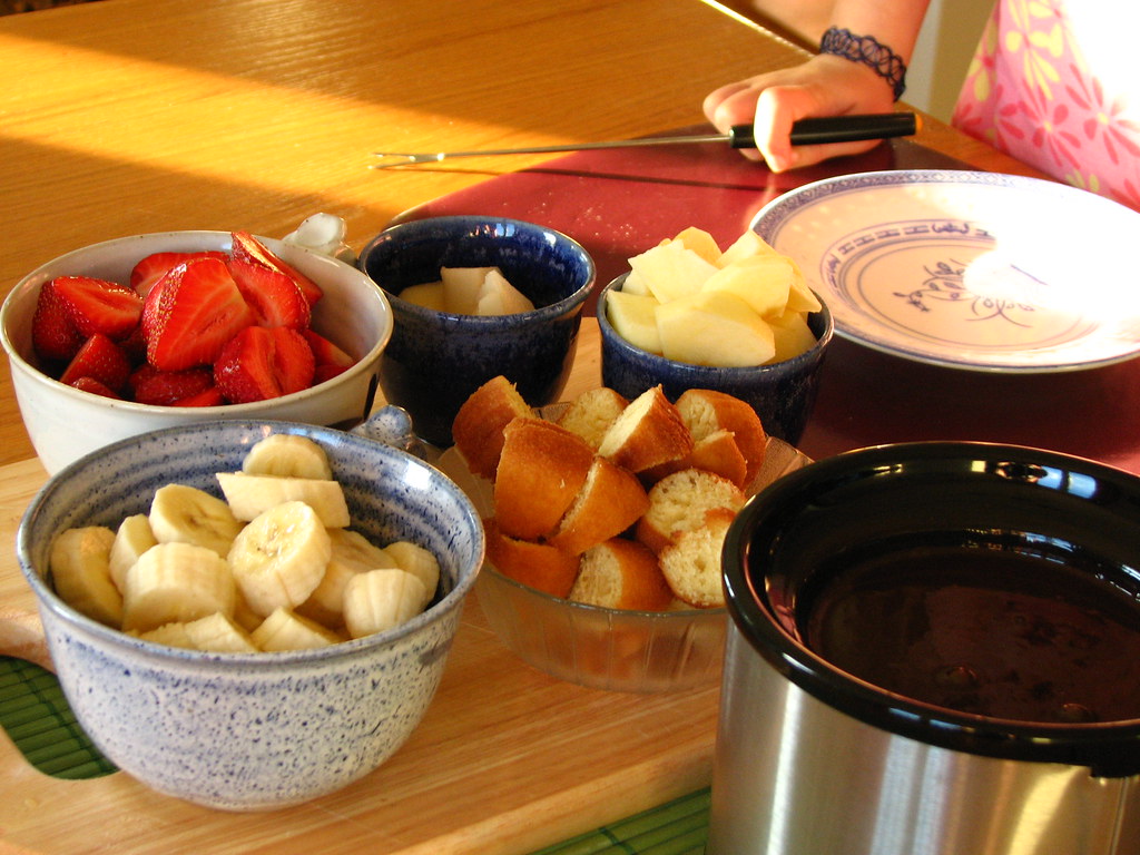 CHOCOLATE FONDUE RECIPE MELTING POT
