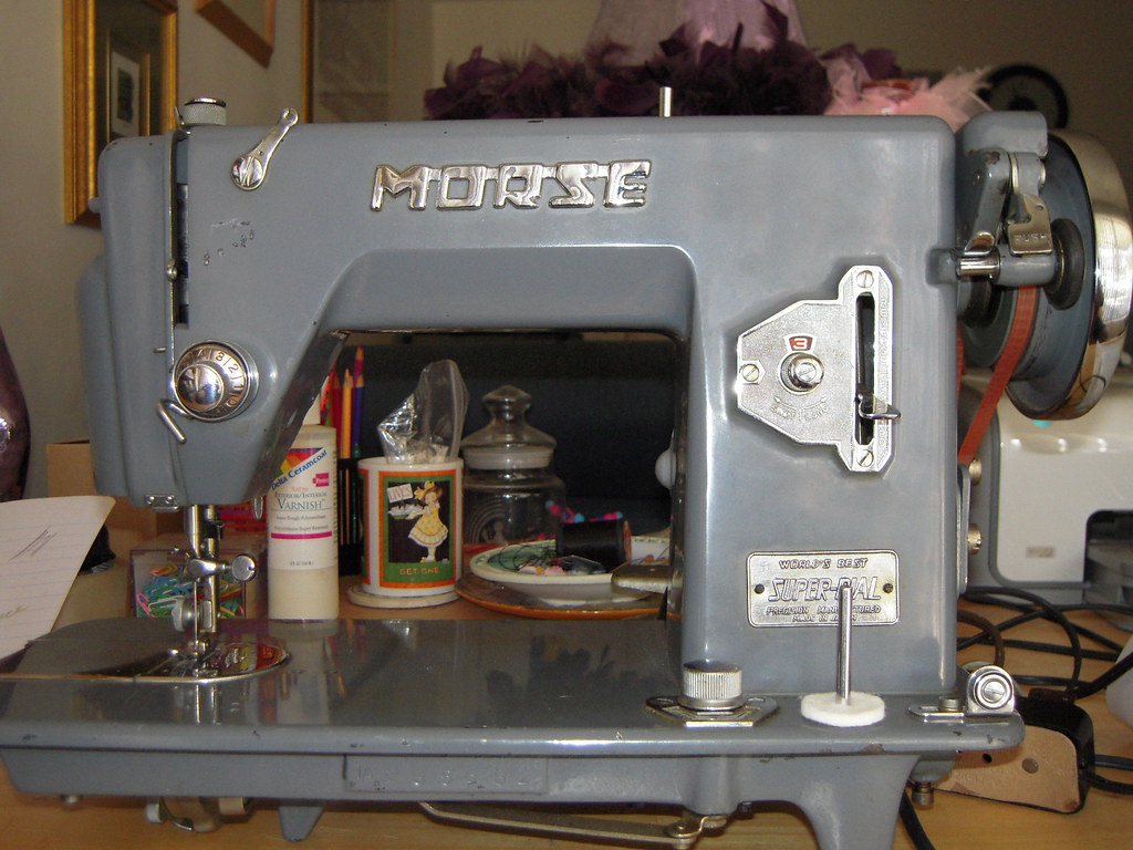 VINTAGE MORSE SEWING MACHINE VINTAGE MORSE