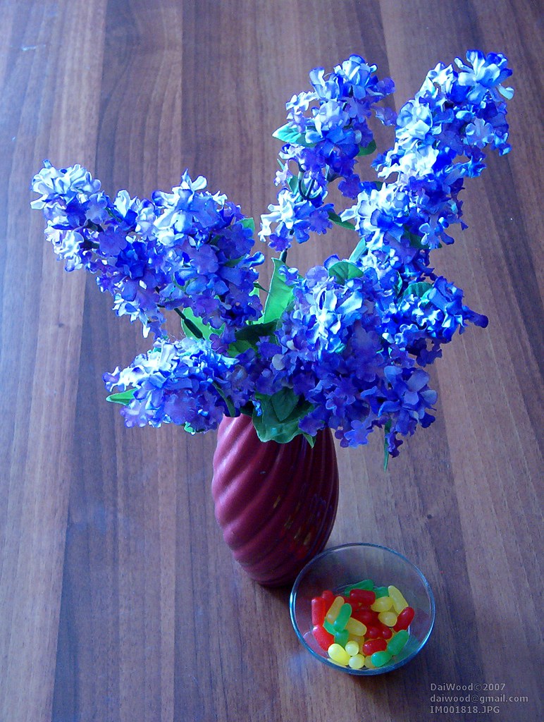 ARTIFICIAL FLOWERS IN VASE