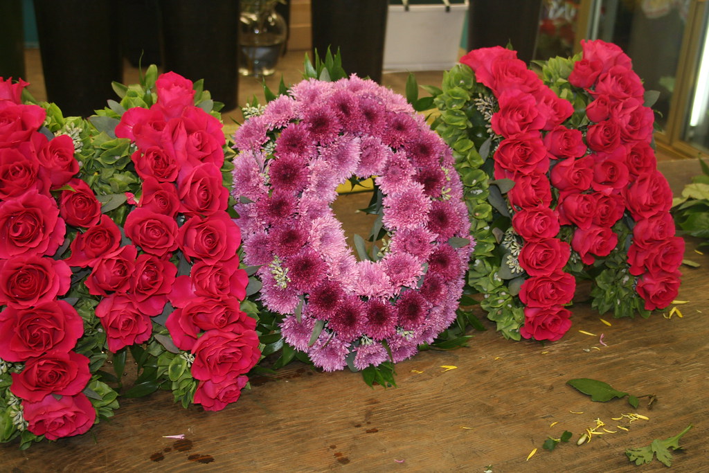 FUNERAL FLOWER TRIBUTES