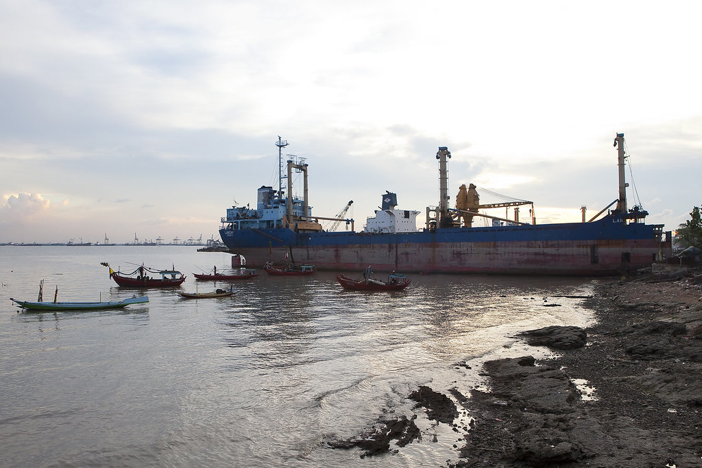 ALANG SHIP BREAKING YARD PHOTO SHARING