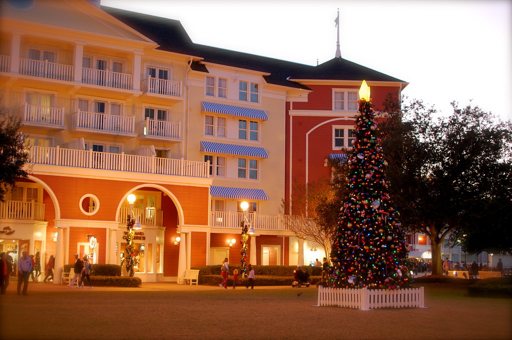 DISNEY OUTDOOR CHRISTMAS DECORATIONS. DISNEY OUTDOOR