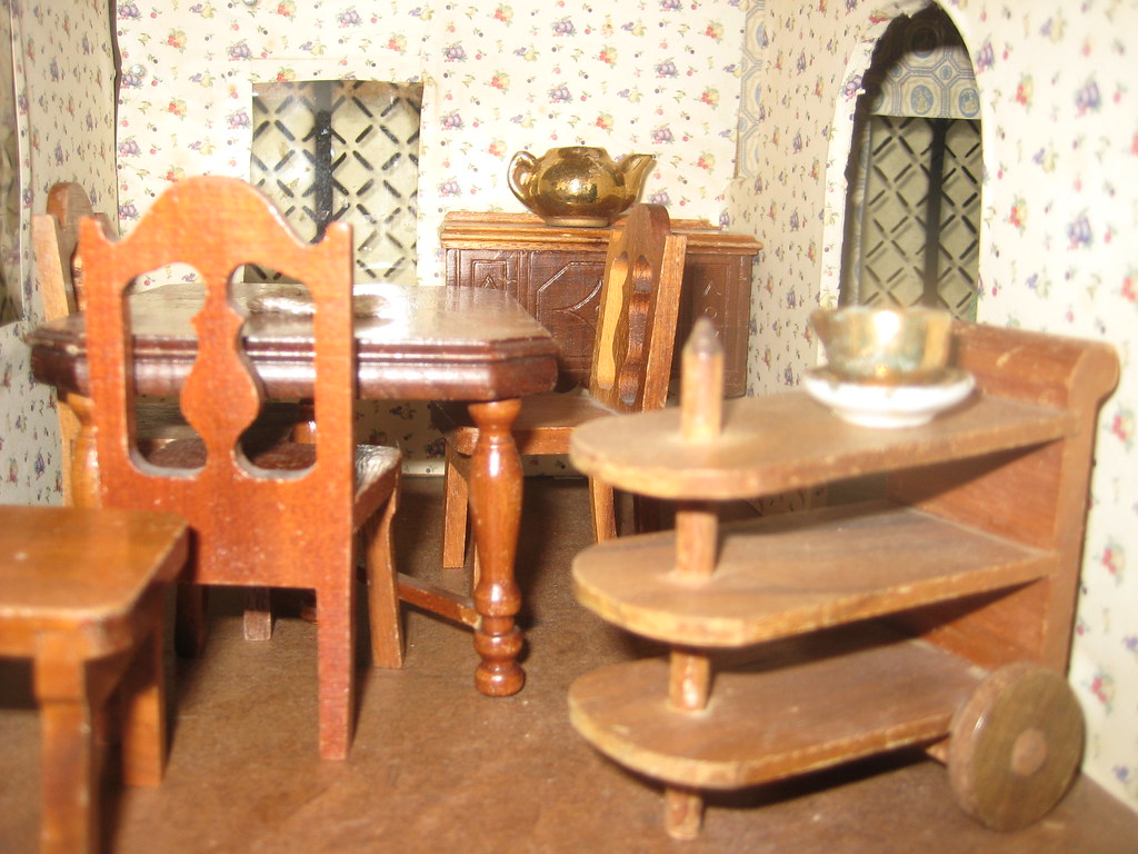 STROMBECKER DOLLHOUSE FURNITURE