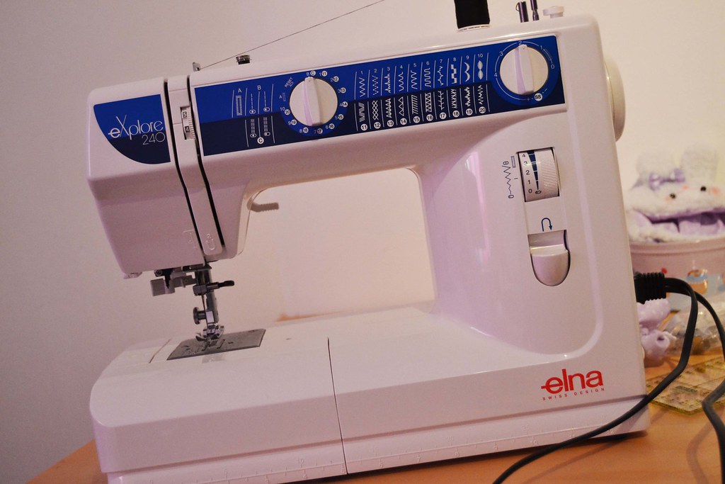 VIKING 6690 SEWING MACHINE