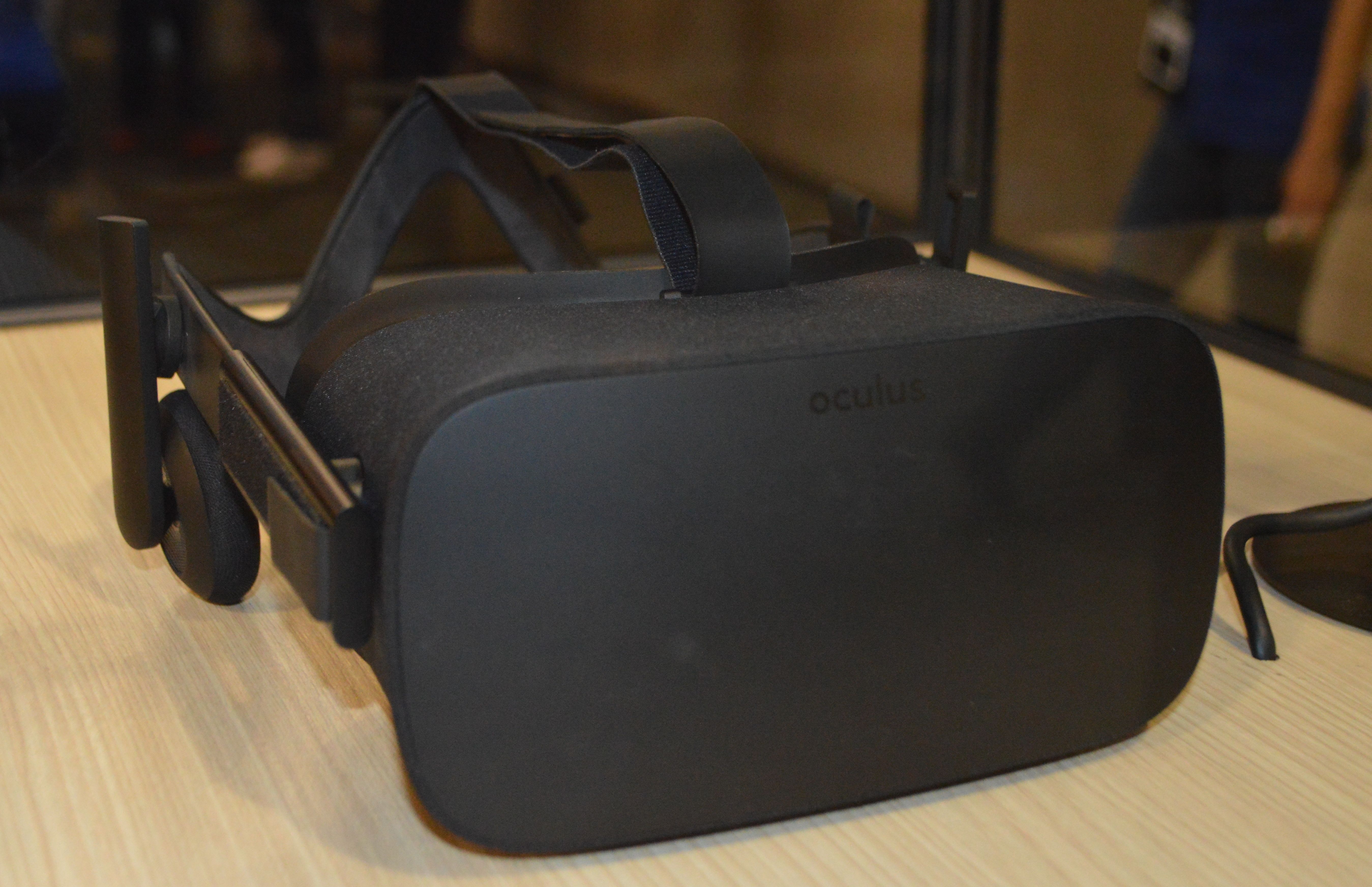 HTC Vive vs Oculus Rift which VR headset is better?