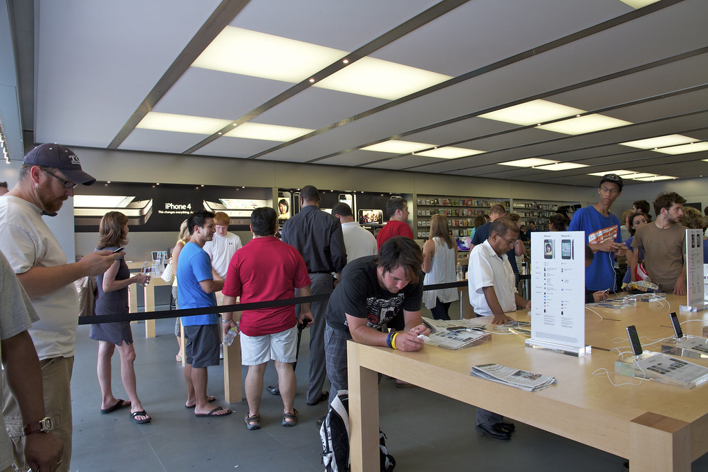 APPLE STORE IPHONE RESERVATION