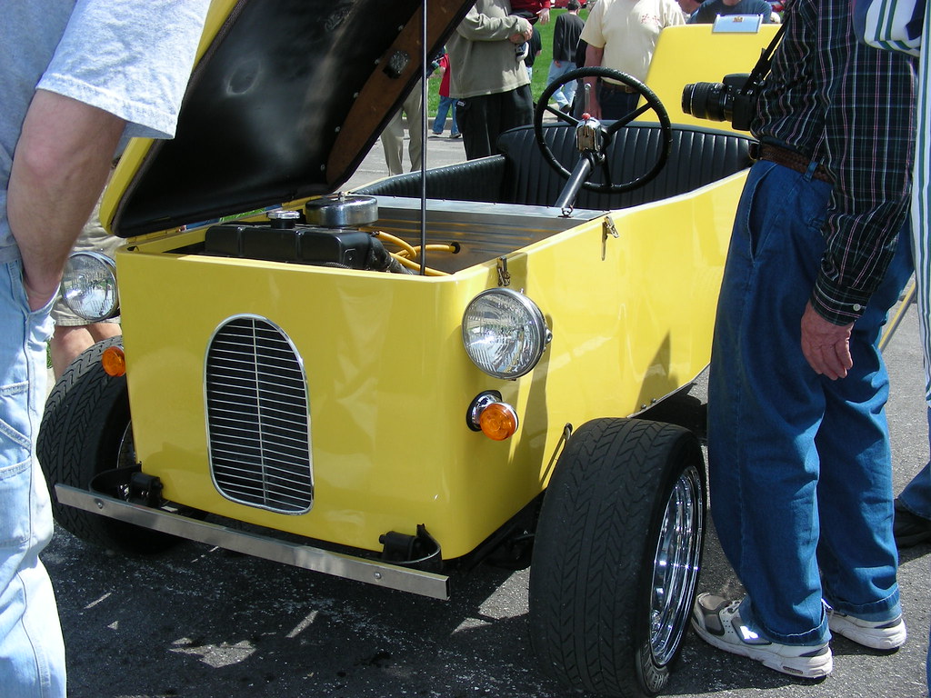 SMALL MINI REFRIGERATOR. SMALL MINI Small mini refrigerator. Emerson