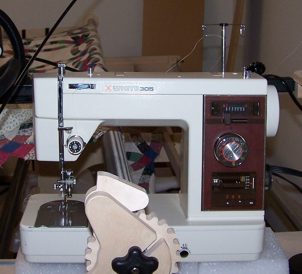 SEMI INDUSTRIAL SEWING MACHINE. SEWING MACHINE BABYLOCK OVERLOCKER