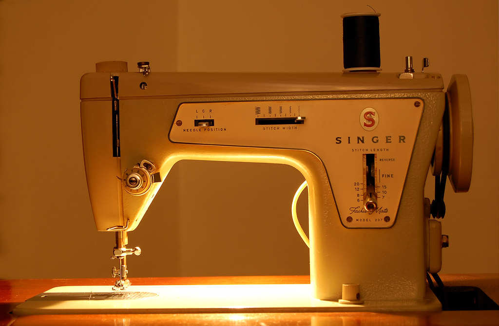 1910 SINGER SEWING MACHINE VALUE