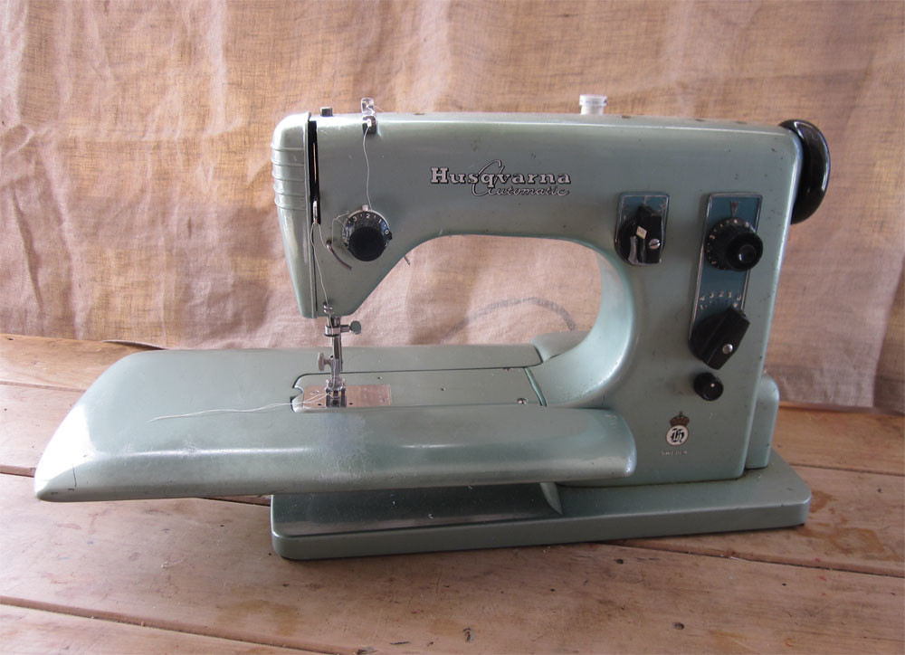 HUSKY SEWING MACHINE