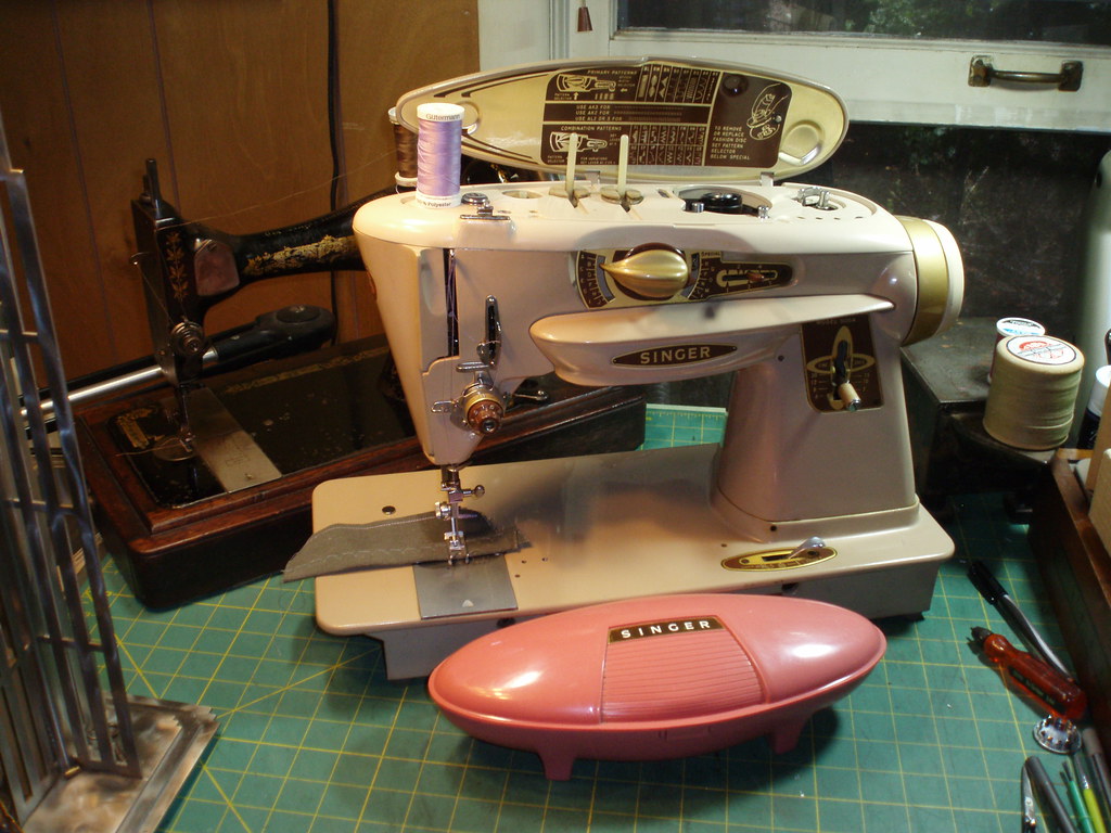PINK SEWING MACHINES