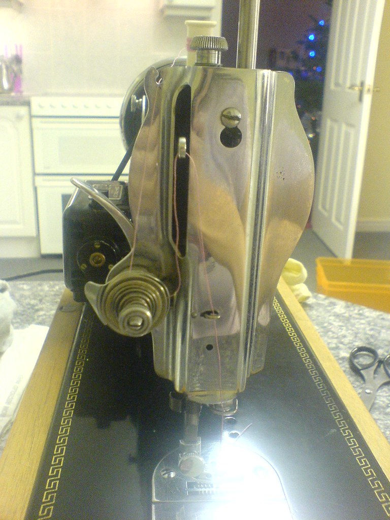 SEWING MACHINE INDUSTRIAL REVOLUTION