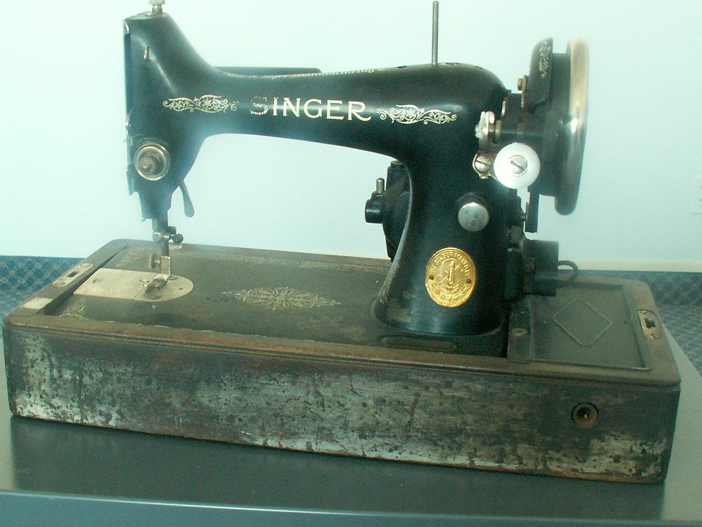 PICTURE OF A SEWING MACHINE PICTURE OF A PICTURE OF A SEWING