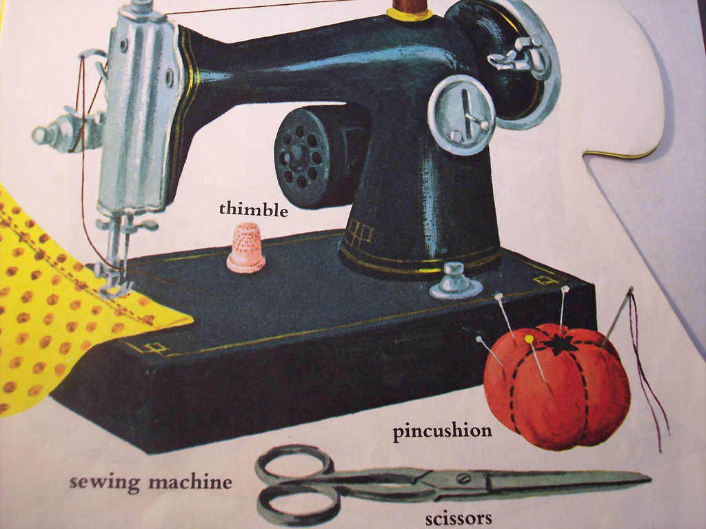 CHILDRENS SEWING MACHINE. SEWING MACHINE CHILDRENS SEWING MACHINE
