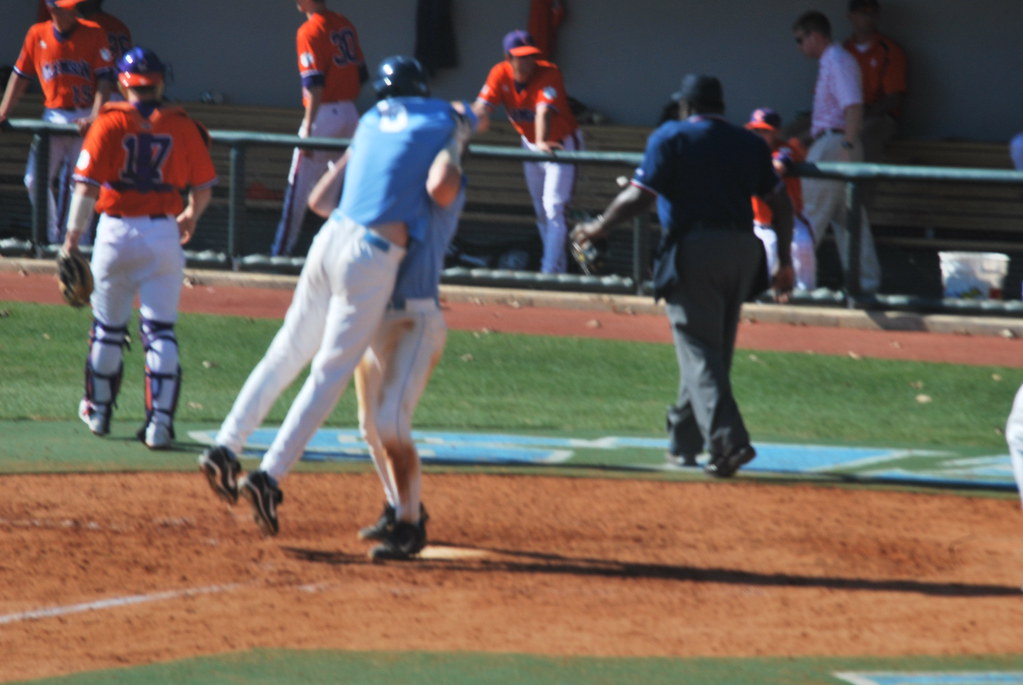 TODAYS BASEBALL SCORES