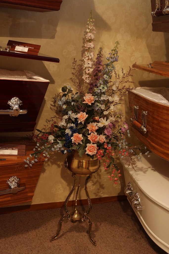 FUNERAL ARRANGEMENT FLOWERS